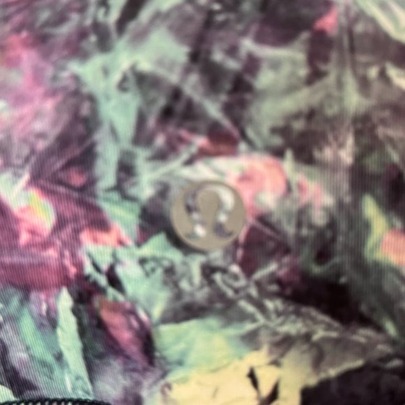 LuluLemon size 4 women's leggings! Excellent pattern and design - Picture 3 of 5